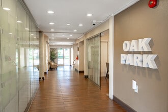 Oak Park Apartments in Monrovia, CA - Foto de edificio - Interior Photo