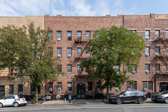 111 Greenpoint Ave in Brooklyn, NY - Building Photo - Primary Photo