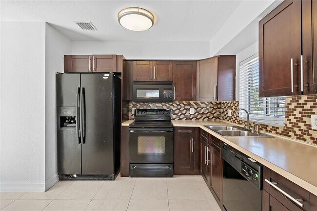 1030 SW 6th Way in Deerfield Beach, FL - Building Photo - Building Photo