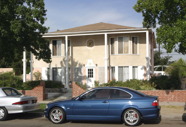 2409 N Lincoln St in Burbank, CA - Building Photo - Building Photo