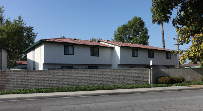 Los Alisos North Apartments in Norwalk, CA - Building Photo - Building Photo