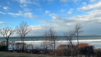22 Northshore Dr, Unit Northshore Drive in Burlington, VT - Foto de edificio - Building Photo