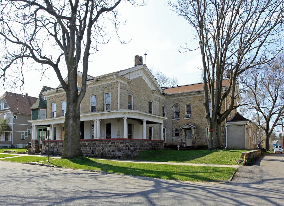 209 N 2nd St in Elkhart, IN - Foto de edificio