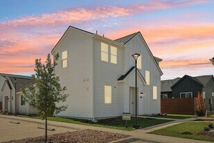 YardHomes Trailside in Pflugerville, TX - Building Photo