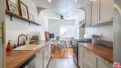 4233 Gateway Ave in Los Angeles, CA - Building Photo - Building Photo