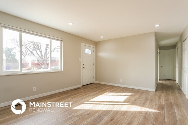 12345 E 55th Ave in Denver, CO - Foto de edificio - Building Photo