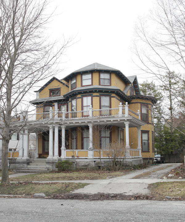 155 Wendell Ave in Pittsfield, MA - Foto de edificio