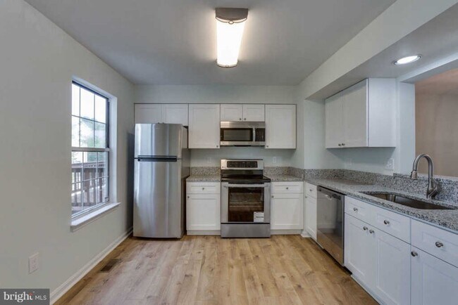 5808 Belcher Farm Dr in Centreville, VA - Building Photo - Building Photo