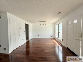 115 Albury Way in North Brunswick, NJ - Building Photo - Building Photo