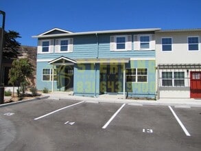 3039 Marina Drive - Marina in Marina, CA - Foto de edificio - Building Photo