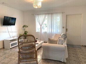 2131 Arthur St in Hollywood, FL - Foto de edificio - Building Photo