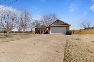 302 NE M St in Bentonville, AR - Building Photo - Building Photo