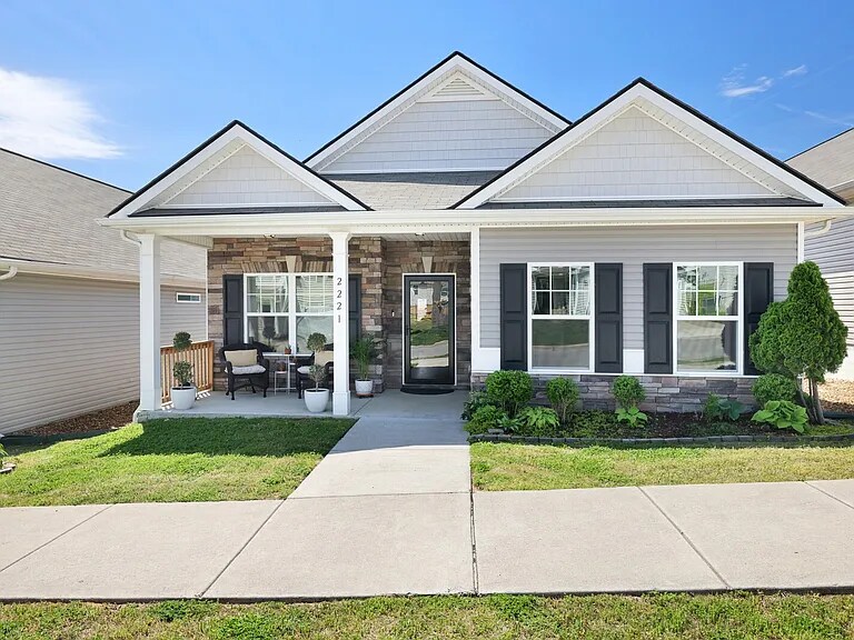 2221 Silverton Dr in Nashville, TN - Building Photo