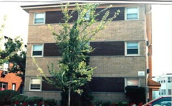 5547-5549 W Higgins Rd in Chicago, IL - Building Photo