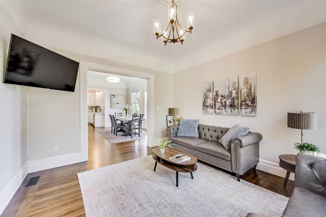 2207 E 21st St in Oakland, CA - Building Photo
