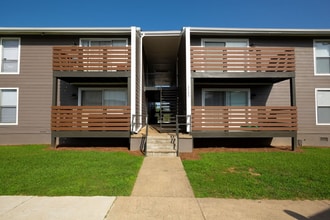 The Raintree Apartments in Birmingham, AL - Building Photo - Building Photo