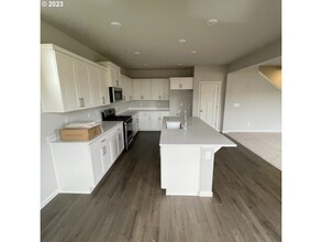 2043 SE Osprey Ave in Gresham, OR - Building Photo - Building Photo