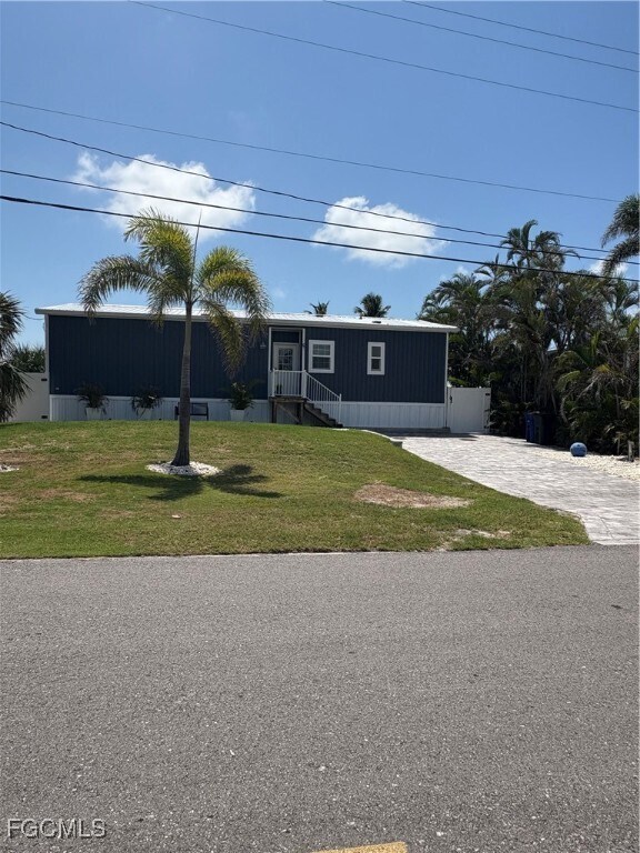 2642 York Rd in Saint James City, FL - Building Photo - Building Photo