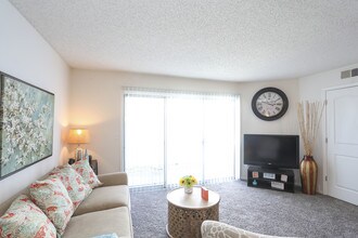 Pinegate in Merriam, KS - Foto de edificio - Interior Photo