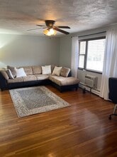 4 Brook Rd in Salem, NH - Foto de edificio - Building Photo