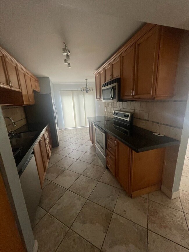 2380 NW 36th Ave in Coconut Creek, FL - Foto de edificio - Building Photo