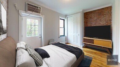 724 Tenth Avenue in New York, NY - Building Photo - Building Photo