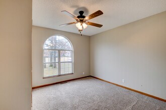 325 Turf Ln in Carl Junction, MO - Building Photo - Building Photo