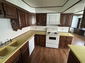 2208 Walnut St in Cedar Falls, IA - Building Photo - Building Photo