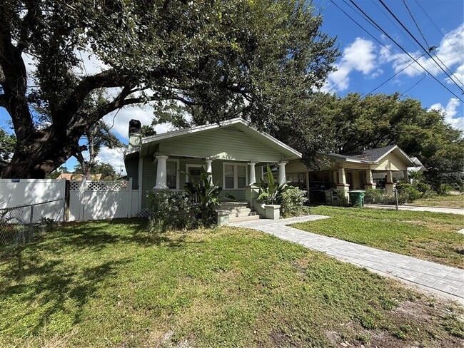 307 W Crest Ave in Tampa, FL - Building Photo - Building Photo