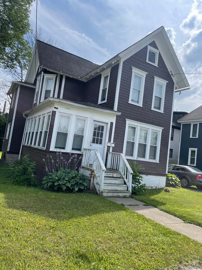 105 Maple Ave in Cortland, NY - Building Photo - Building Photo