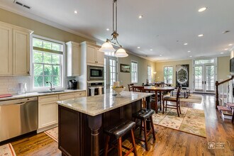 932 Westmoor Rd in Winnetka, IL - Building Photo - Building Photo