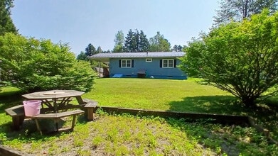 59 Woodcrest Cir in Milton, VT - Foto de edificio - Building Photo