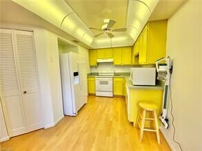 1516 Mainsail Dr-Unit -2 in Naples, FL - Foto de edificio - Building Photo