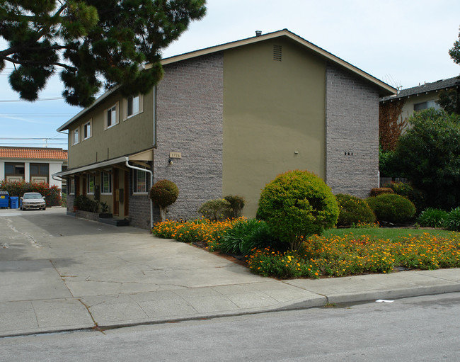 1716 Noranda Dr in Sunnyvale, CA - Foto de edificio - Building Photo