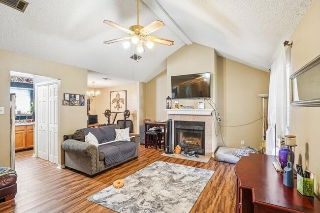 111 Omega St, Unit B in Belle Chasse, LA - Foto de edificio - Building Photo