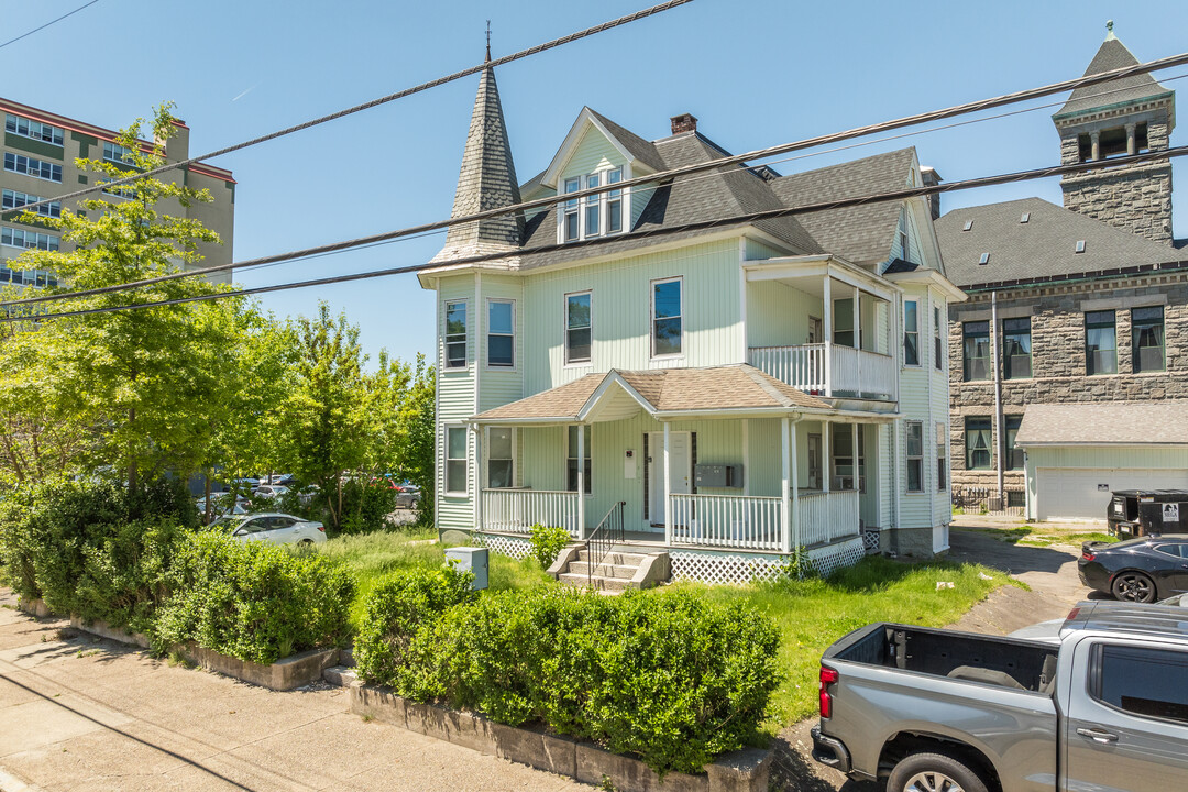 35 Greene St in Woonsocket, RI - Building Photo