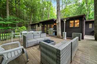 58 W Redding Rd in Danbury, CT - Foto de edificio - Building Photo