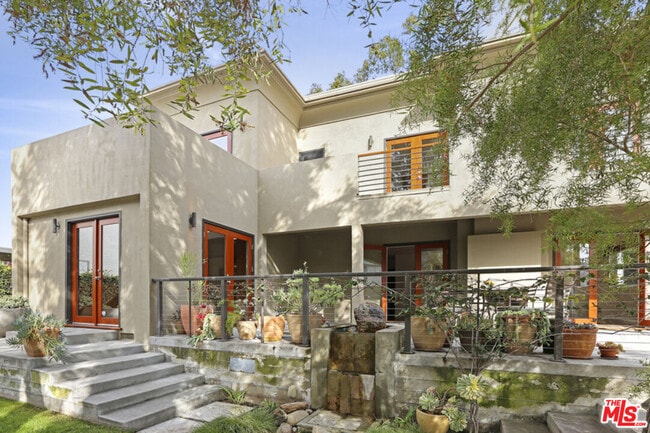 217 Ashland Ave in Santa Monica, CA - Building Photo - Building Photo