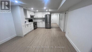 8 Rainsford Rd in Markham, ON - Building Photo - Building Photo