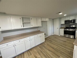 8306 Hanbridge Ln in Austin, TX - Building Photo - Building Photo