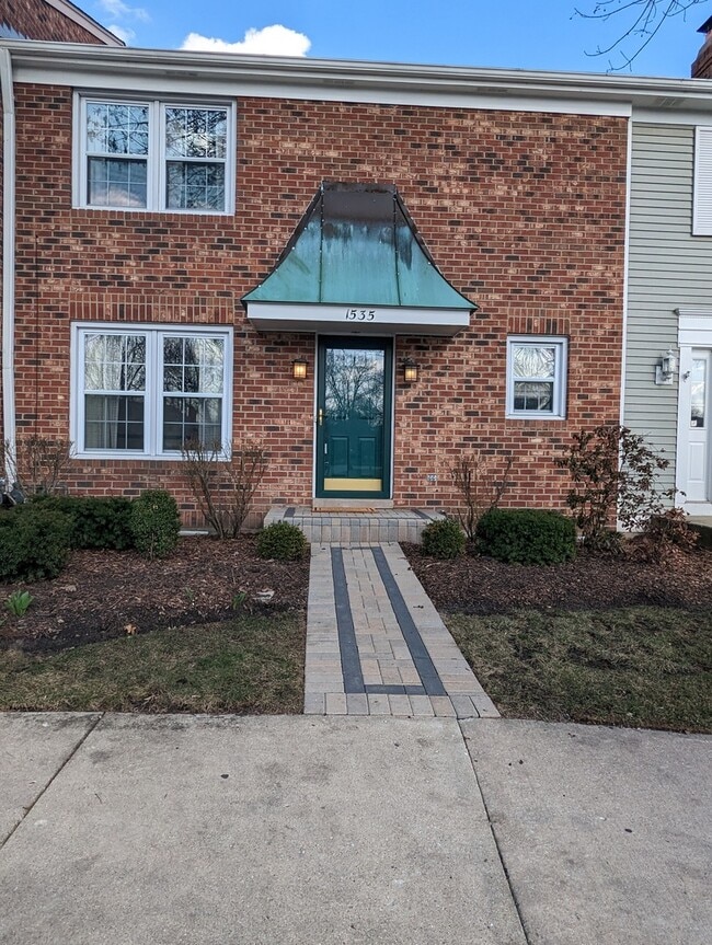 1535 Wedgefield Cir in Naperville, IL - Building Photo - Building Photo