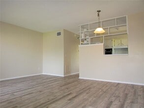 2391 Sumatran Way in Clearwater, FL - Building Photo - Building Photo