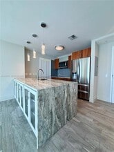 300 S Biscayne Blvd, Unit T1414 in Miami, FL - Building Photo - Building Photo