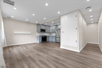 80 E Emerson Ave in Rahway, NJ - Building Photo - Building Photo