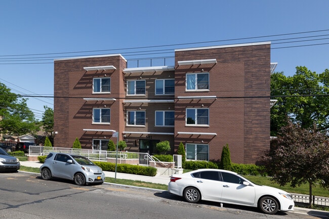 581-583 Belmont Ave in Brooklyn, NY - Building Photo - Building Photo