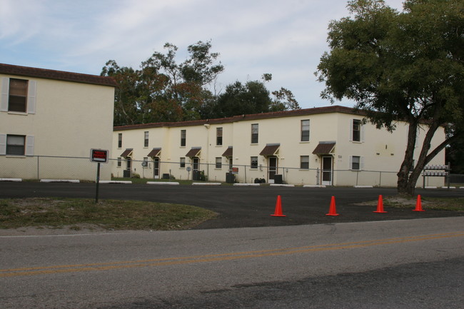 723 44th Ave E in Bradenton, FL - Foto de edificio - Building Photo