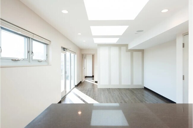 11 Dorchester St, Unit PH-2 in Boston, MA - Building Photo - Building Photo