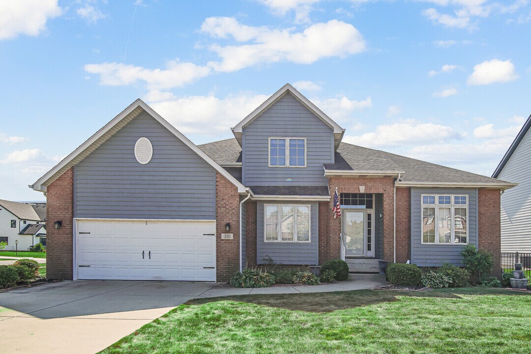 310 Cornwall Cir in Munster, IN - Building Photo