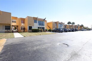 9340 W Flagler St in Miami, FL - Building Photo