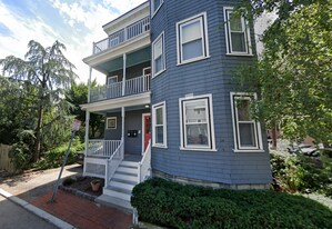 8 Chapman Pl, Unit 2 in Cambridge, MA - Building Photo